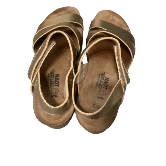 Naot Kayla Sandal in metallic gold size 38 - Picture 6 of 9